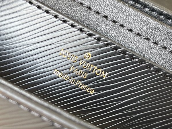 루이비통 트위스트 MM 블랙 스트랩베이지 [매장가 600만원대]