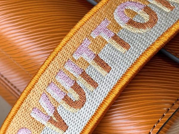 루이비통 트위스트 MM 골드미엘 스트랩 [매장가 600만원대]