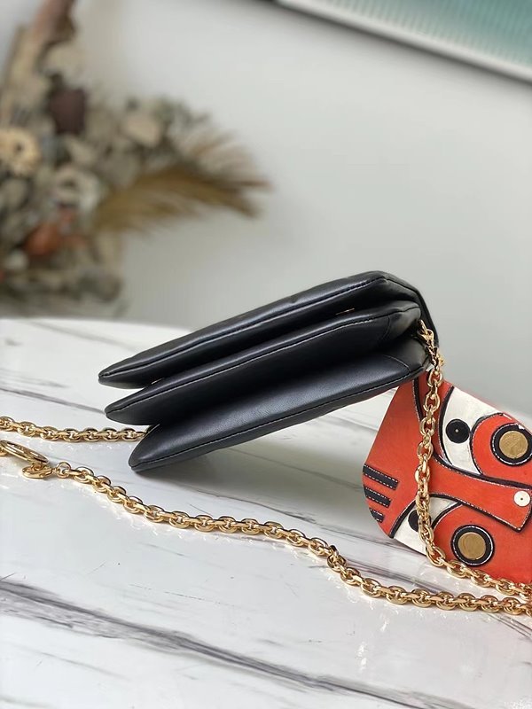 루이비통 포쉐트 쿠상 [매장가 360만원대]