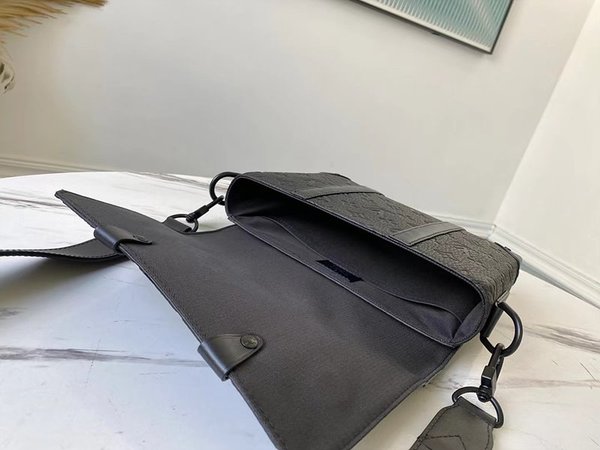 루이비통 트렁크 메신저 모노그램 토뤼옹 [매장가 480만원대]