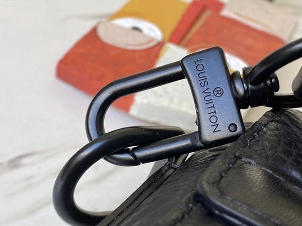 루이비통 트렁크 메신저 모노그램 토뤼옹 [매장가 480만원대]