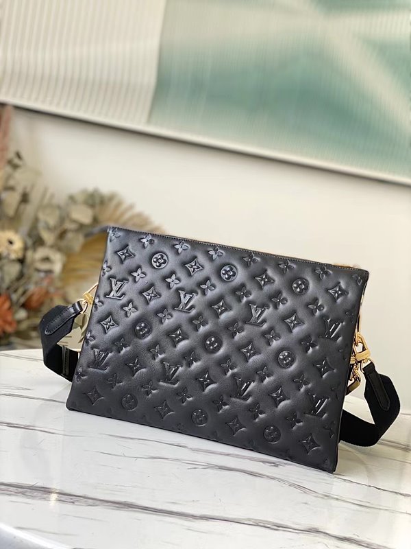 루이비통 쿠상 MM 블랙 [매장가 690만원대]