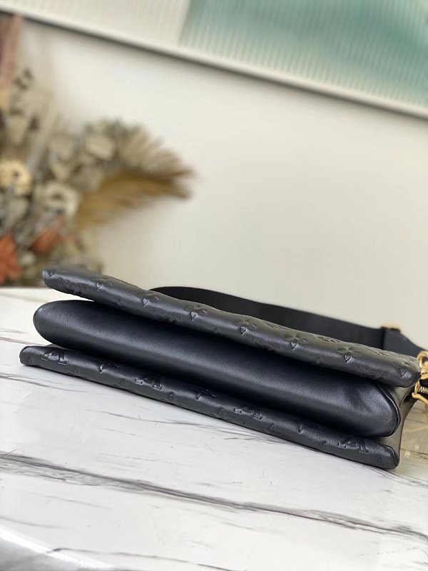 루이비통 쿠상 MM 블랙 [매장가 690만원대]