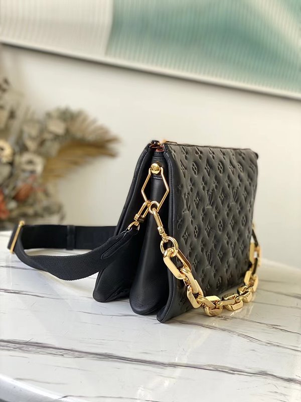 루이비통 쿠상 MM 블랙 [매장가 690만원대]