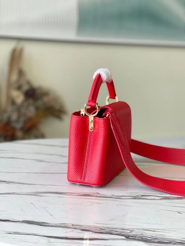 루이비통 카퓌신 미니 스칼렛 [매장가 830만원대]