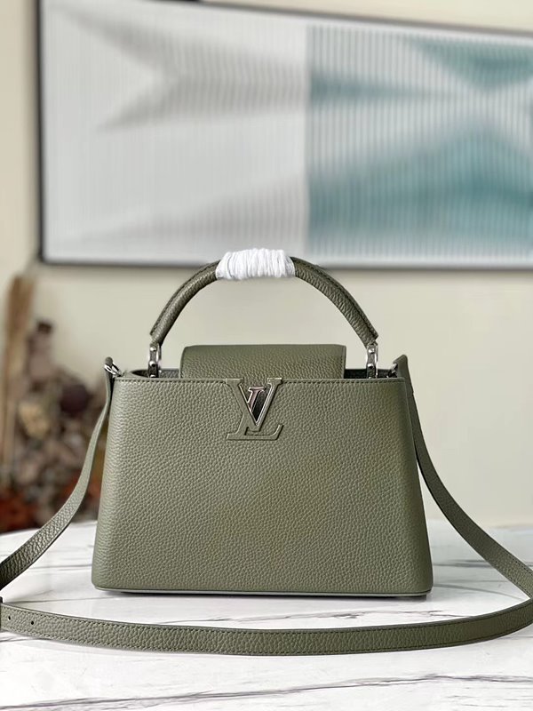 루이비통 카퓌신 BB 카키 [매장가 890만원대]