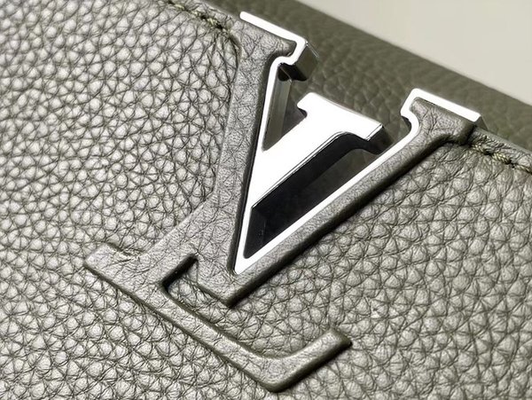 루이비통 카퓌신 BB 카키 [매장가 890만원대]