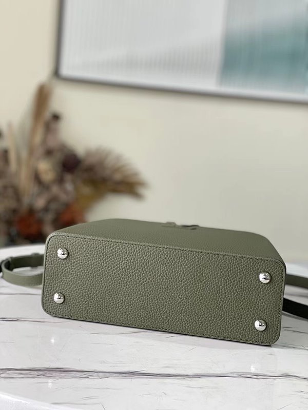 루이비통 카퓌신 BB 카키 [매장가 890만원대]