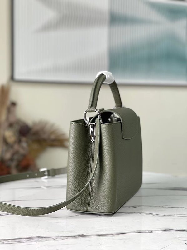 루이비통 카퓌신 BB 카키 [매장가 890만원대]