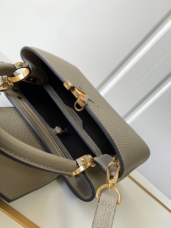 루이비통 카퓌신 BB 갈렛 [매장가 890만원대]