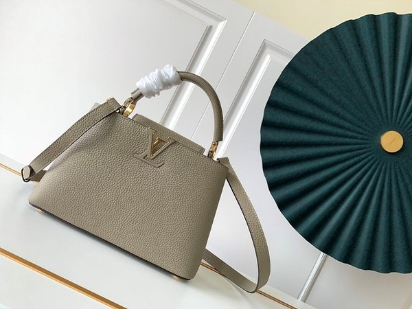 루이비통 카퓌신 BB 갈렛 [매장가 890만원대]