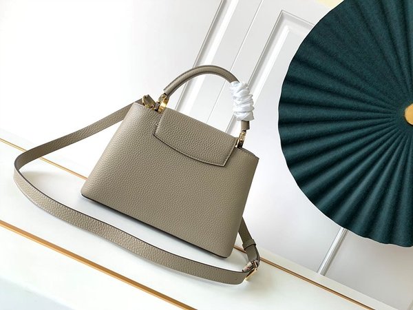 루이비통 카퓌신 BB 갈렛 [매장가 890만원대]