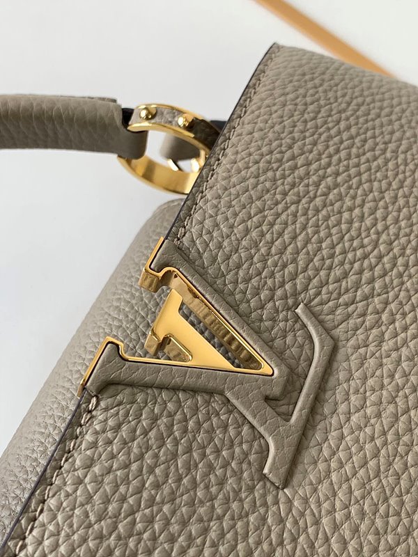 루이비통 카퓌신 BB 갈렛 [매장가 890만원대]