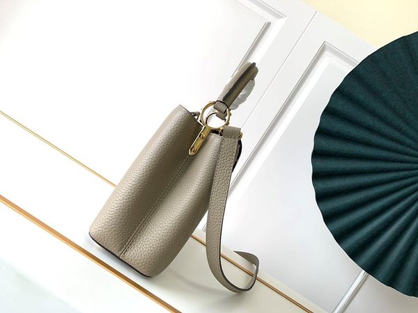 루이비통 카퓌신 BB 갈렛 [매장가 890만원대]