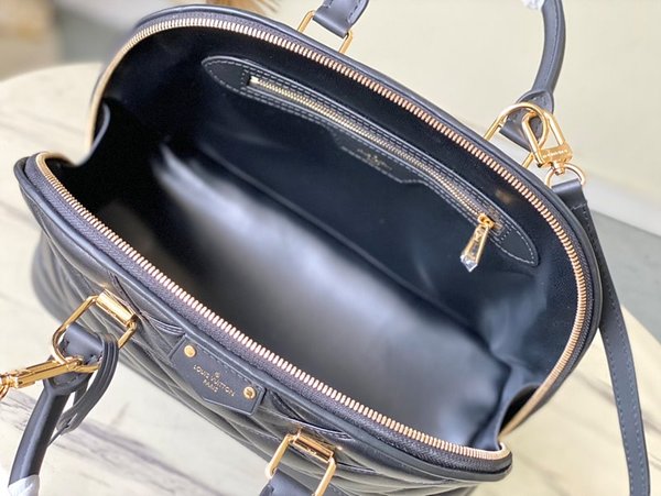 루이비통 알마 PM 블랙 [매장가 720만원대]