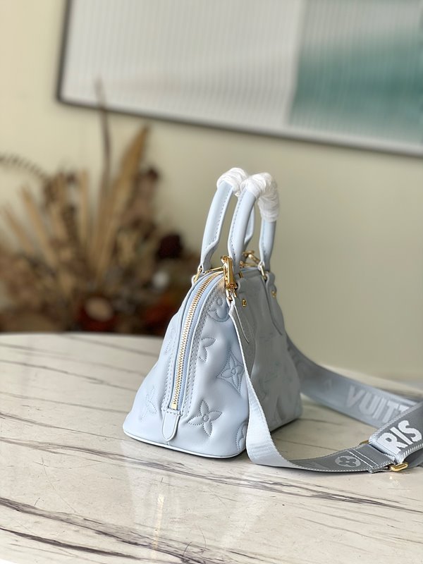 루이비통 알마 BB 블루 글래시어 [매장가 380만원대]