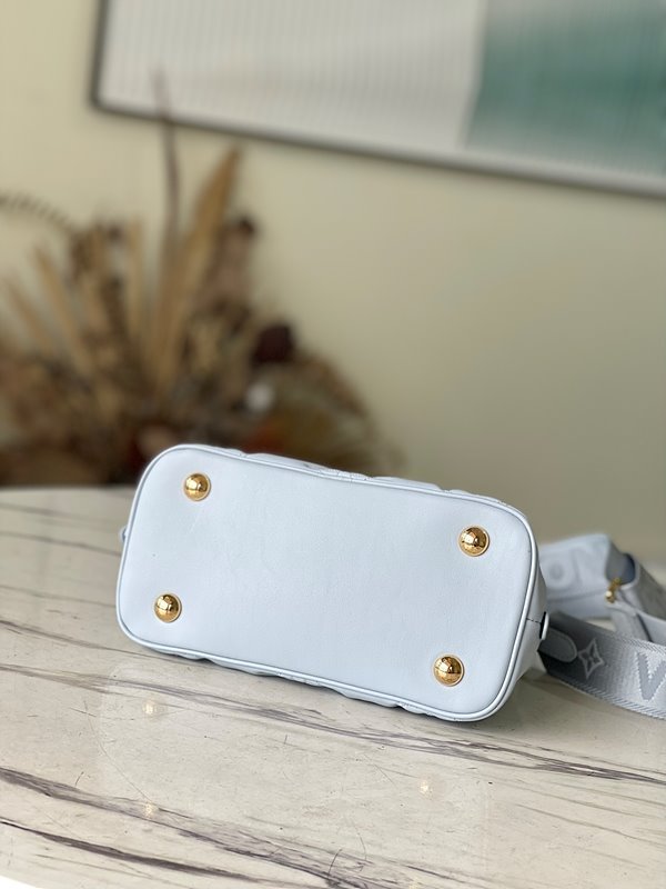 루이비통 알마 BB 블루 글래시어 [매장가 380만원대]