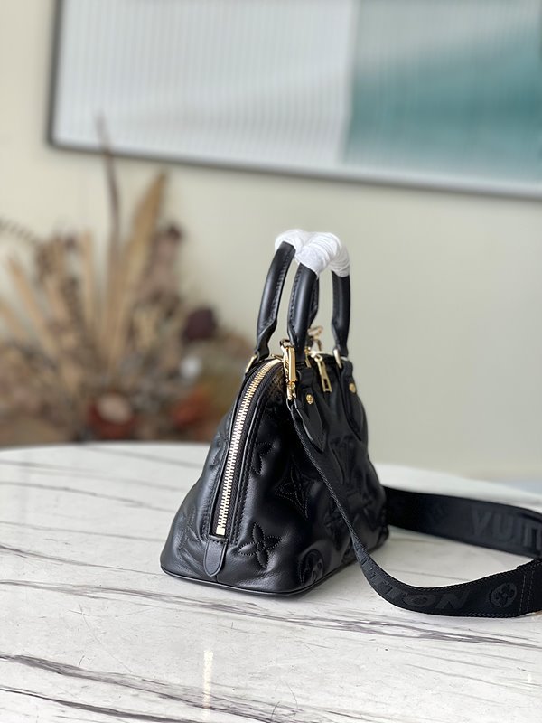 루이비통 알마 BB 블랙 [매장가 380만원대]