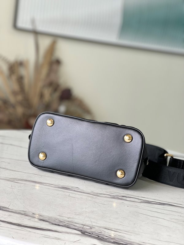 루이비통 알마 BB 블랙 [매장가 380만원대]