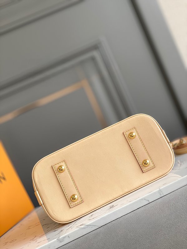 루이비통 알마 BB 모노그램 [매장가 240만원대]