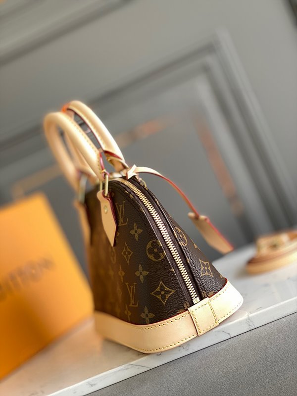 루이비통 알마 BB 모노그램 [매장가 240만원대]