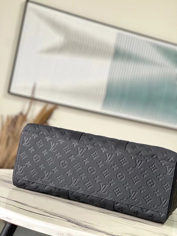 루이비통 삭 플라 24H 블랙 [매장가 530만원대]