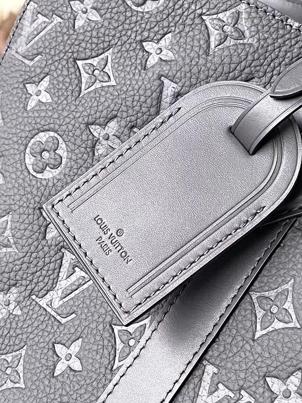 루이비통 삭 플라 24H 블랙 [매장가 530만원대]