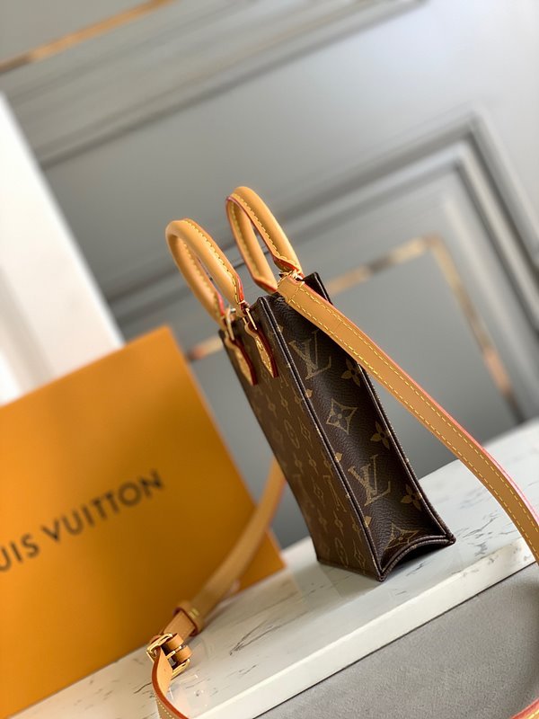 루이비통 쁘띠 삭 플라 [매장가 240만원대]