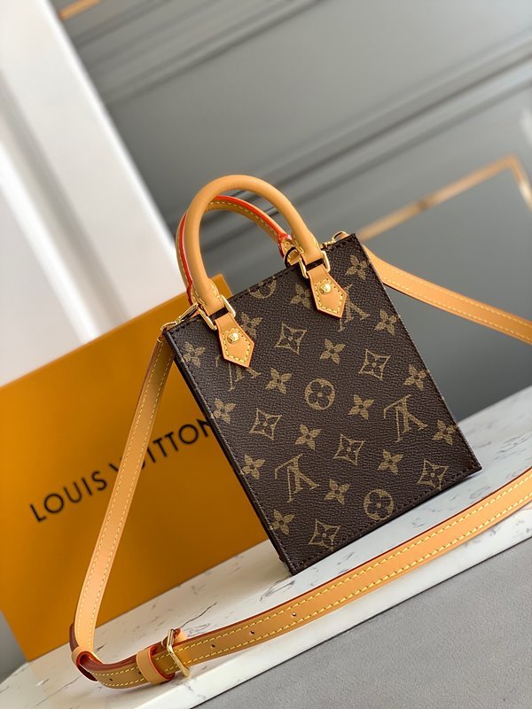 루이비통 쁘띠 삭 플라 [매장가 240만원대]