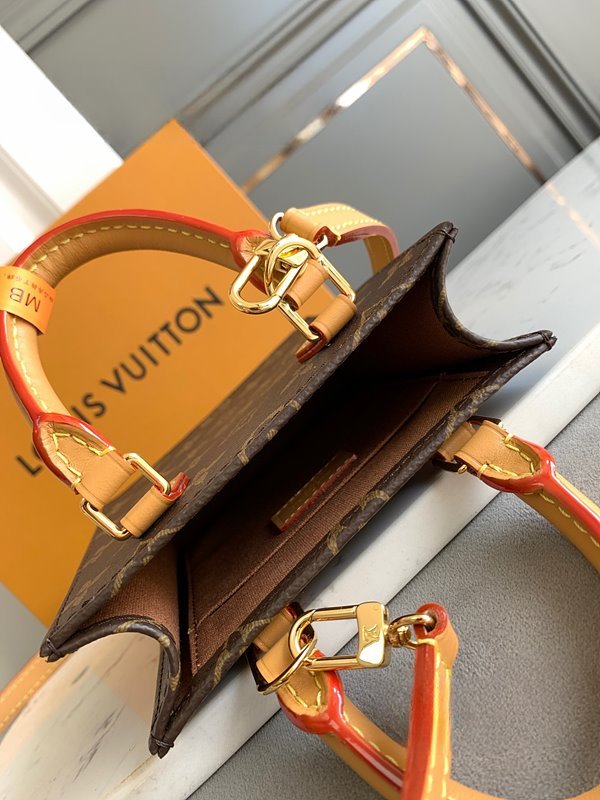 루이비통 쁘띠 삭 플라 [매장가 240만원대]