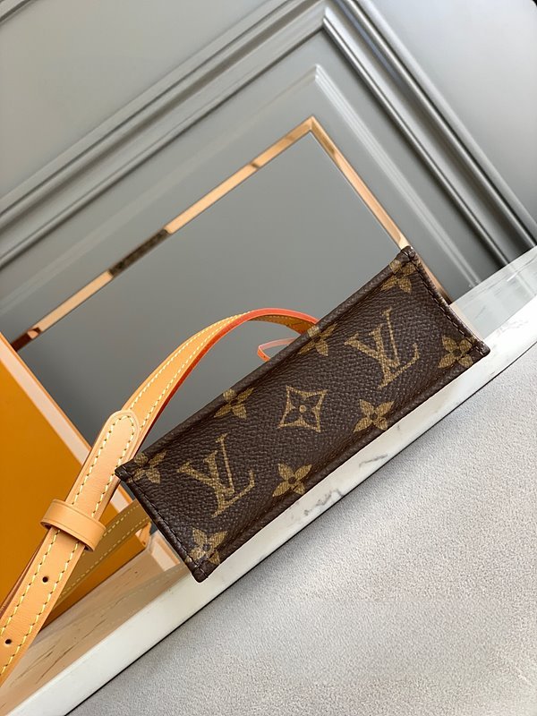 루이비통 쁘띠 삭 플라 [매장가 240만원대]