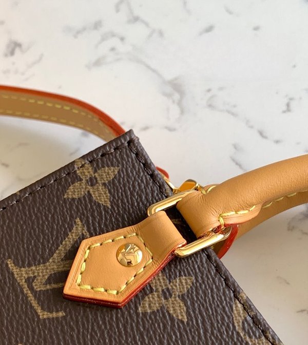 루이비통 쁘띠 삭 플라 [매장가 240만원대]