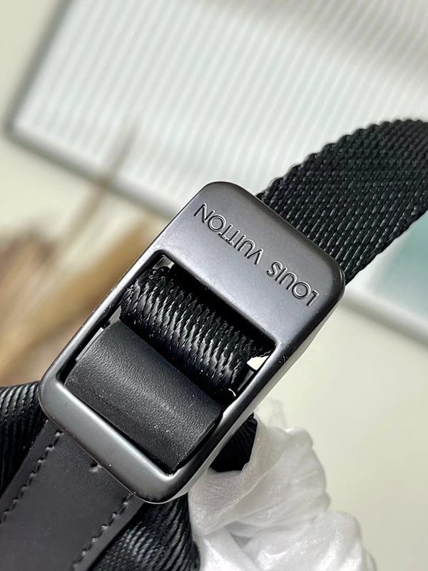 루이비통 몽수리 백팩 [매장가 420만원대]