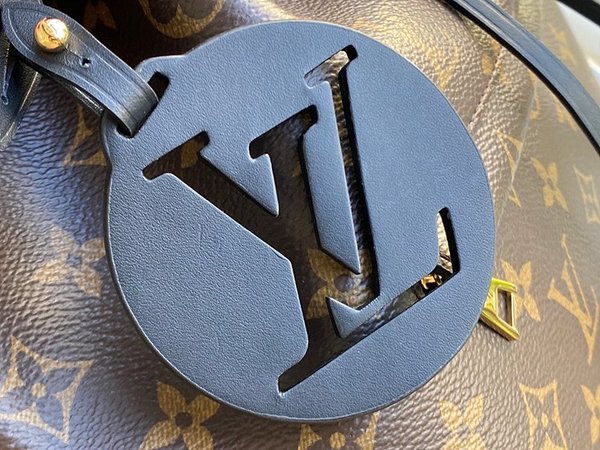 루이비통 몽수리 PM 블랙 [매장가 320만원대]