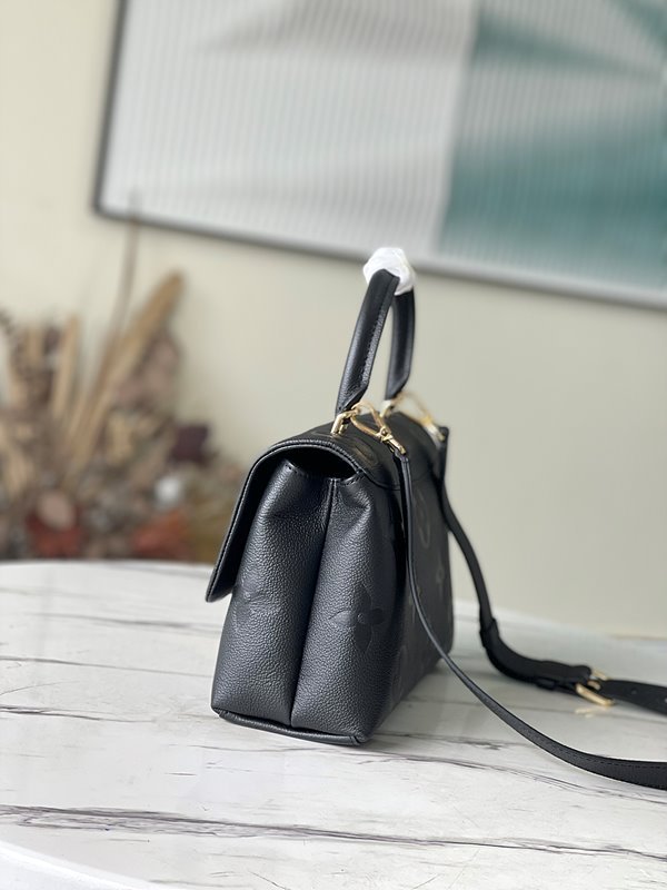 루이비통 마들렌 MM 블랙 [매장가 380만원대]