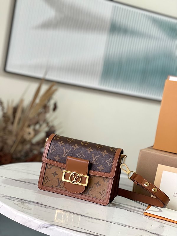 루이비통 미니 도핀 기타 모노그램 캔버스 [매장가 450만원대]