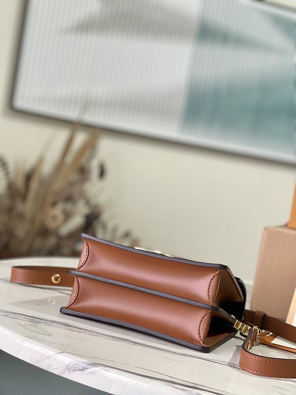 루이비통 미니 도핀 기타 모노그램 캔버스 [매장가 450만원대]