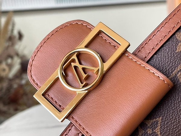 루이비통 미니 도핀 기타 모노그램 캔버스 [매장가 450만원대]