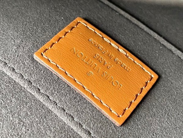 루이비통 미니 도핀 기타 모노그램 캔버스 [매장가 450만원대]