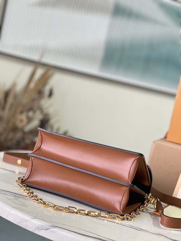 루이비통 도핀 MM 기타 모노그램 캔버스 [매장가 480만원대]