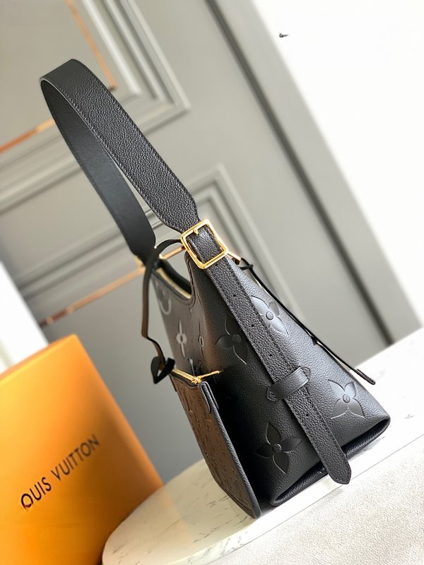 루이비통 캐리올 PM 블랙 [매장가 410만원대]