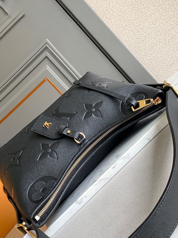 루이비통 캐리올 PM 블랙 [매장가 410만원대]