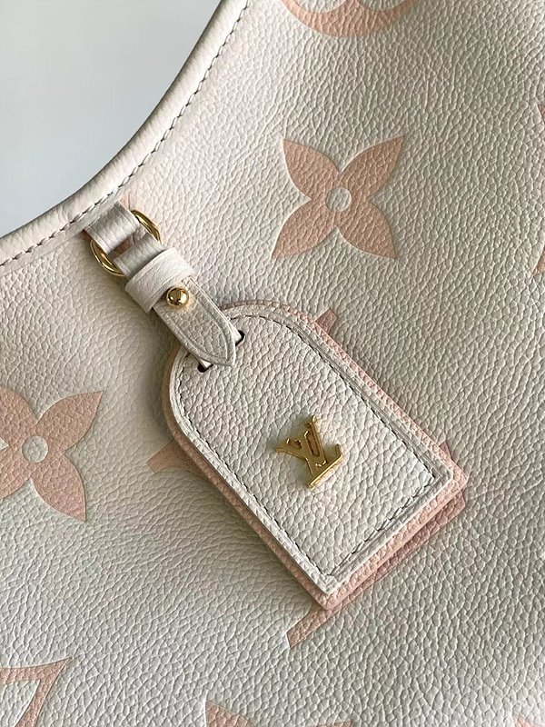 루이비통 캐리올 PM 라떼 [매장가 410만원대]