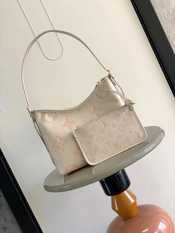 루이비통 캐리올 PM 라떼 [매장가 410만원대]