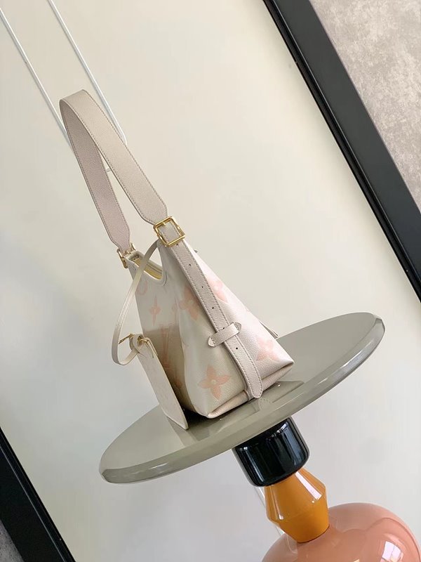 루이비통 캐리올 PM 라떼 [매장가 410만원대]