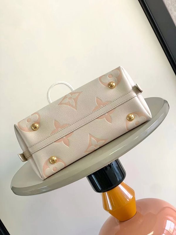 루이비통 캐리올 PM 라떼 [매장가 410만원대]