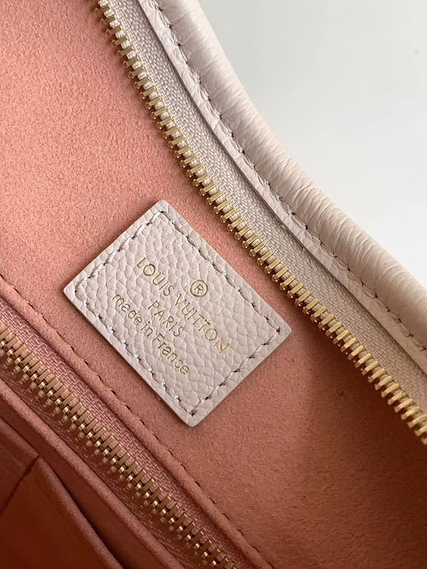 루이비통 캐리올 PM 라떼 [매장가 410만원대]