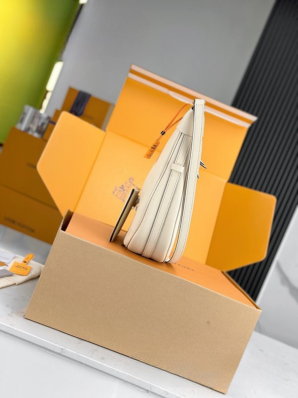 루이비통 루프 호보 크림 [매장가 410만원대]