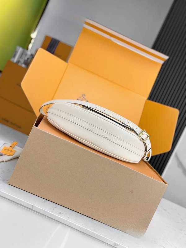 루이비통 루프 호보 크림 [매장가 410만원대]