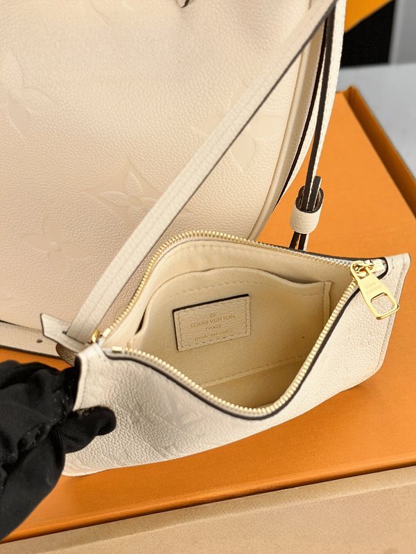 루이비통 루프 호보 크림 [매장가 410만원대]